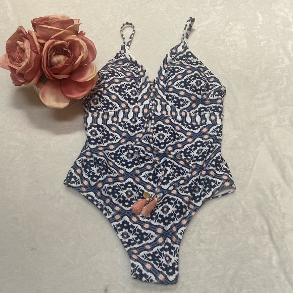 JESSICA SIMPSON NWT Size S One Piece Bathing Suit - Picture 1 of 12